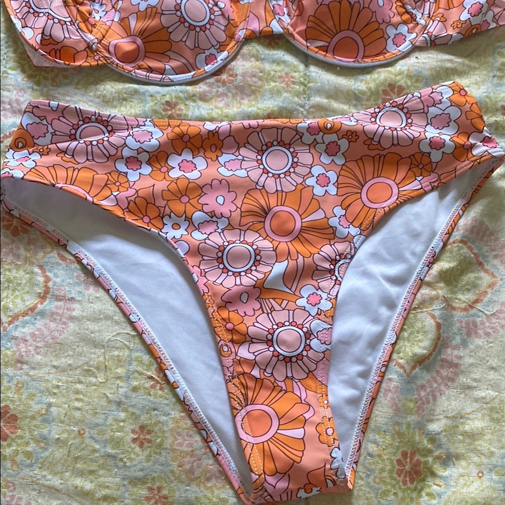 Floral Bikini Set in Orange and White SHEIN - Picture 3 of 3